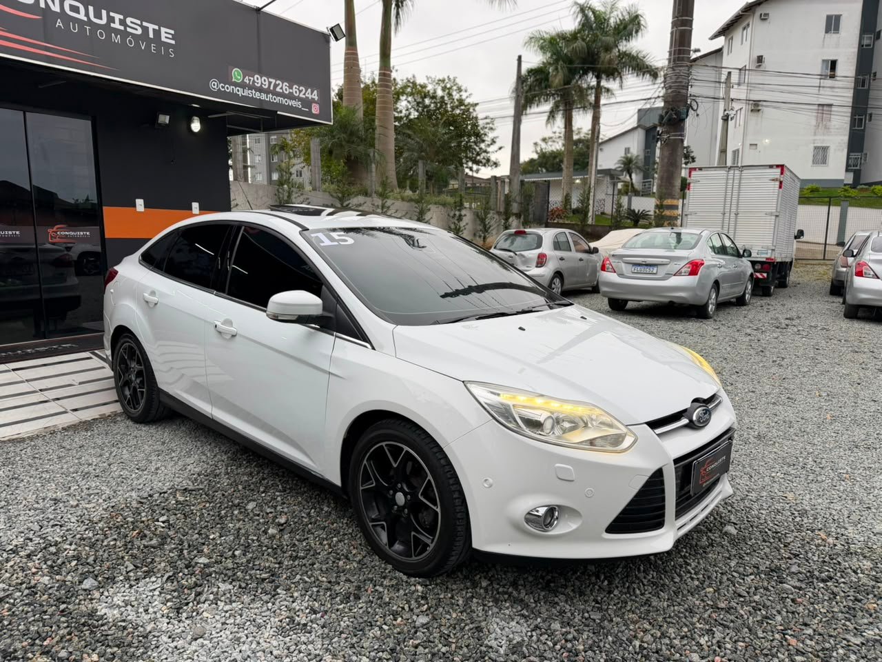 FORD FOCUS SEDAN TITANIUM PLUS